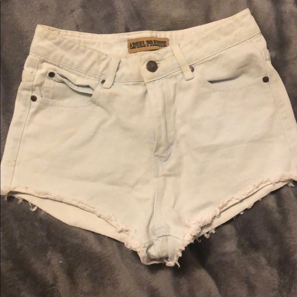 Light blue daisy dukes 😍